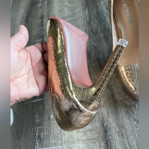 Heel - Picture 3 of 3